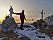 04 Alla Madonnina e Croce di vetta della Cornagera (1311 m)
